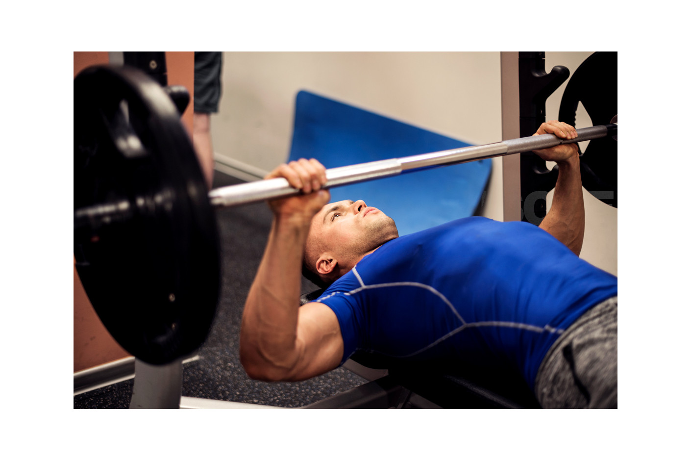 BENCH PRESS USKIM HVATOM